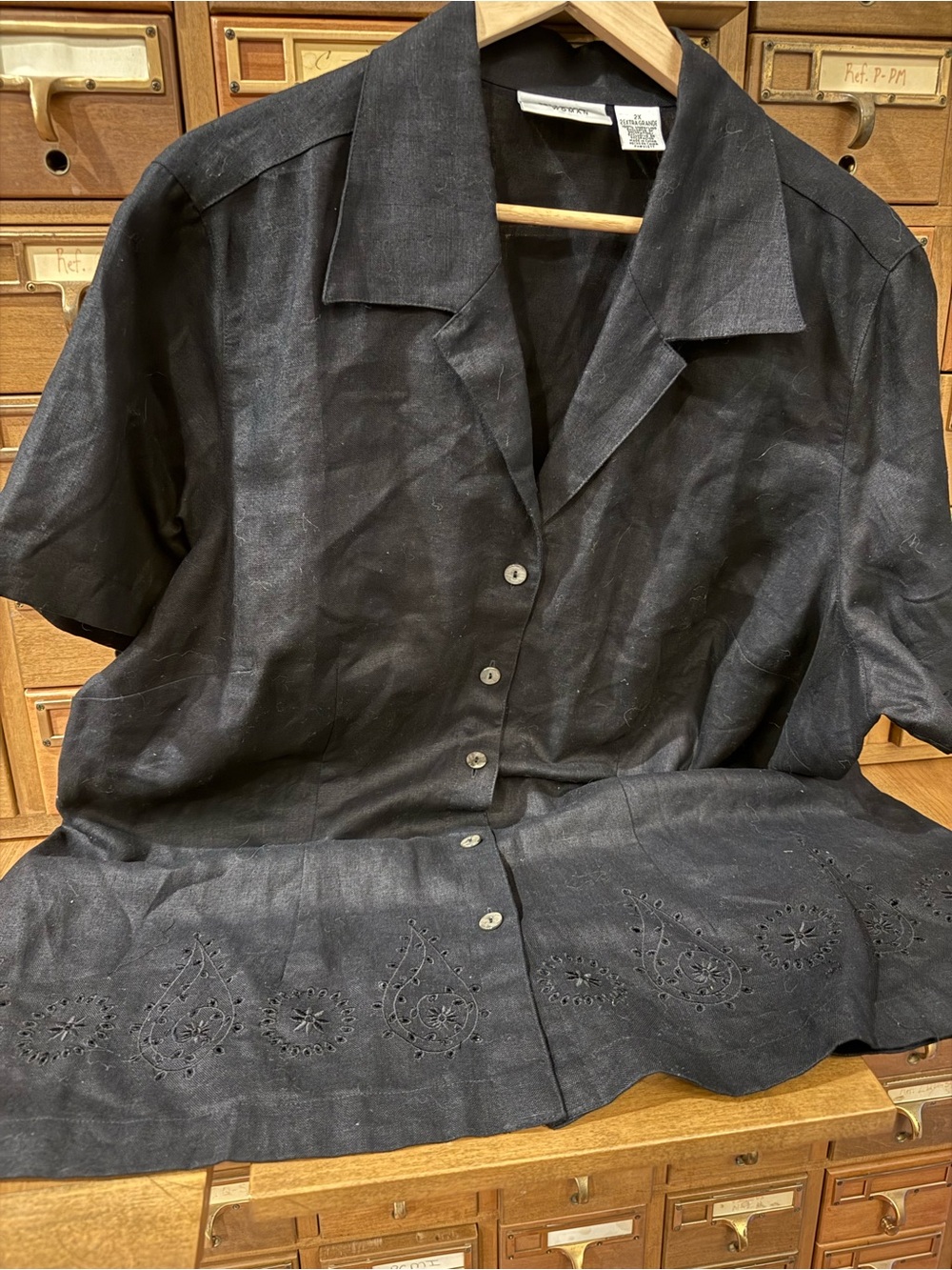 1980s units WOMAN Black Short-Sleeve Linen Button-Down Shirt- Pristine Vintage